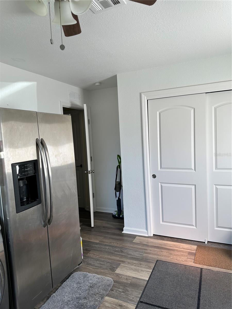 1181 LARCHMONT DR — photo 41