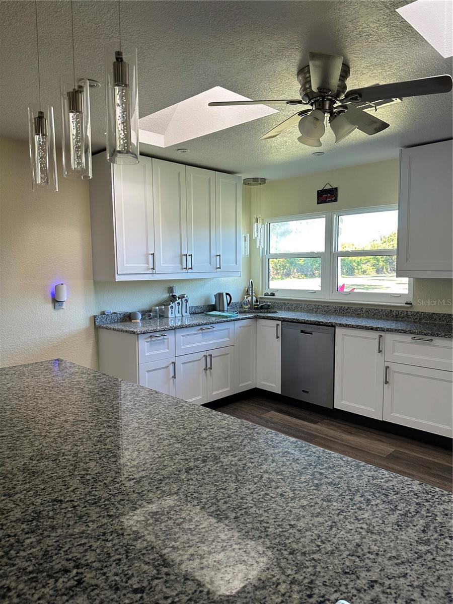 1181 LARCHMONT DR — photo 44