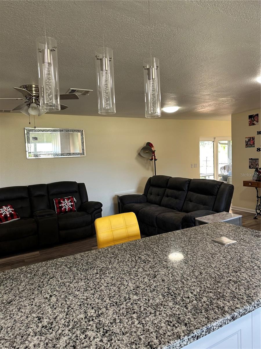 1181 LARCHMONT DR — photo 49