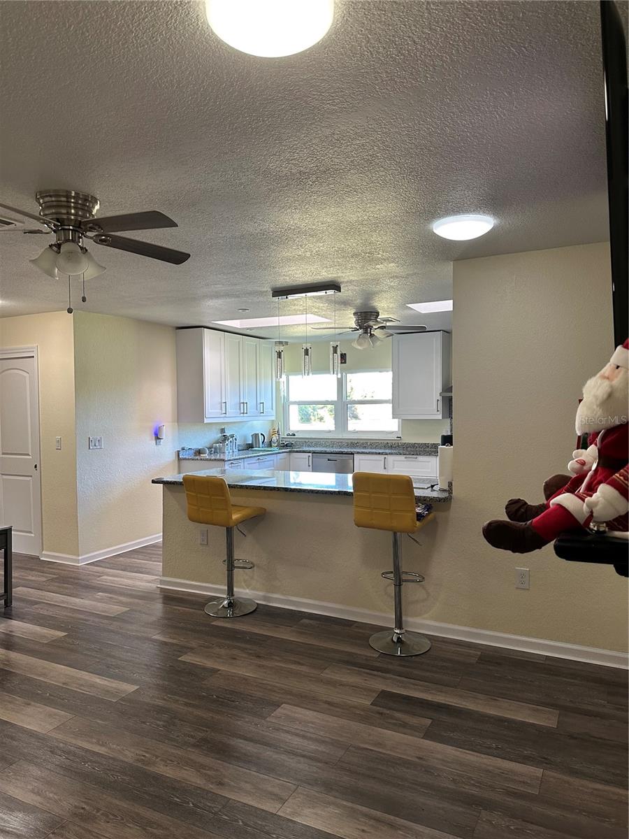 1181 LARCHMONT DR — photo 45