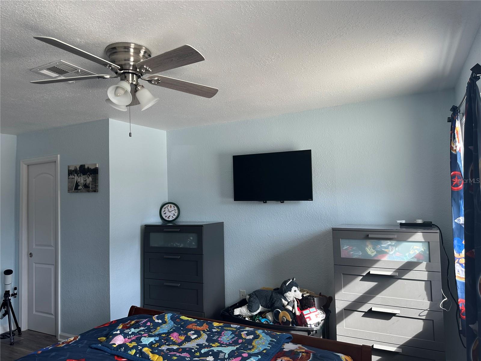 1181 LARCHMONT DR — photo 25