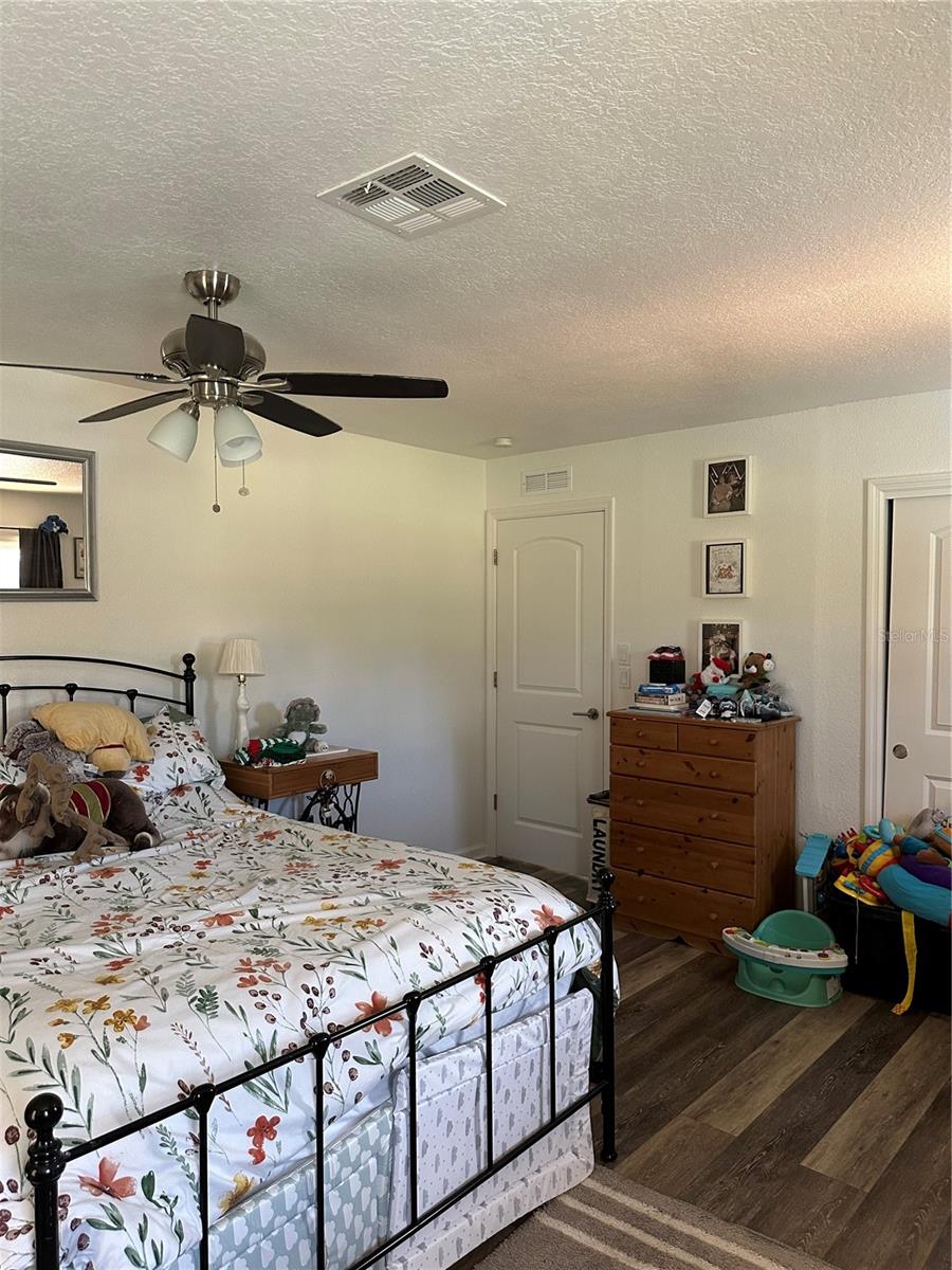 1181 LARCHMONT DR — photo 14