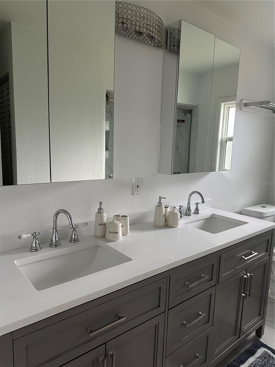1181 LARCHMONT DR — photo 20
