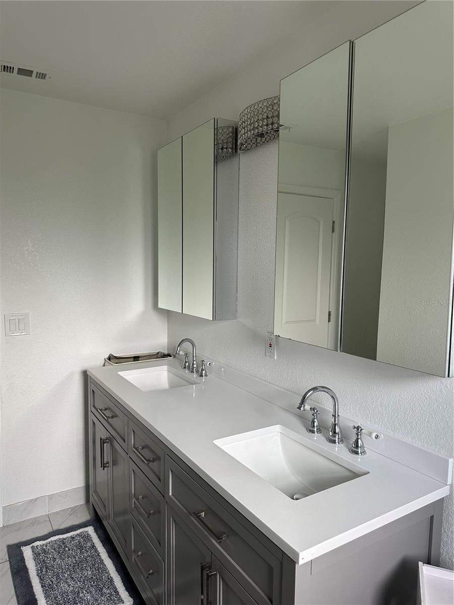 1181 LARCHMONT DR — photo 18
