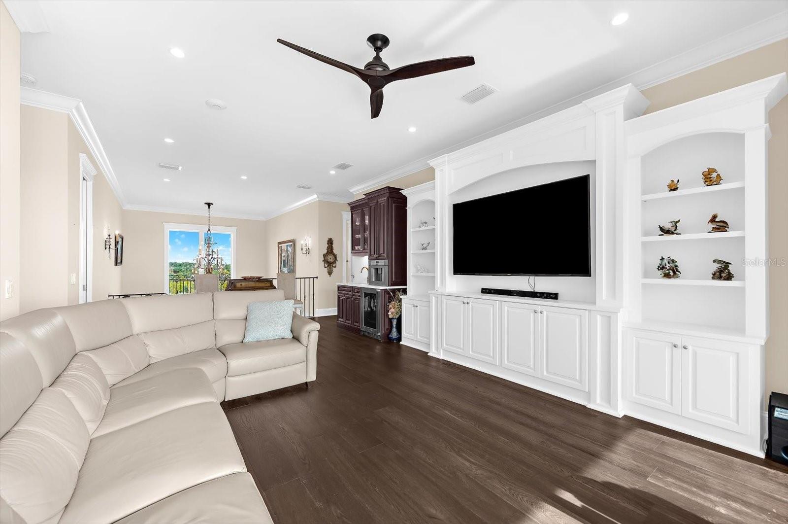 511 BAYVIEW DR — photo 45