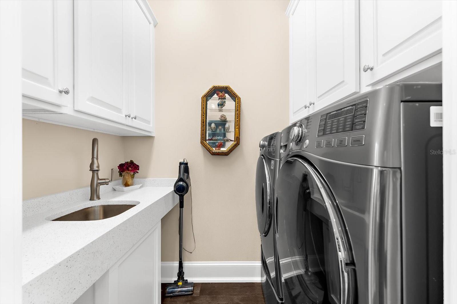 511 BAYVIEW DR — photo 47