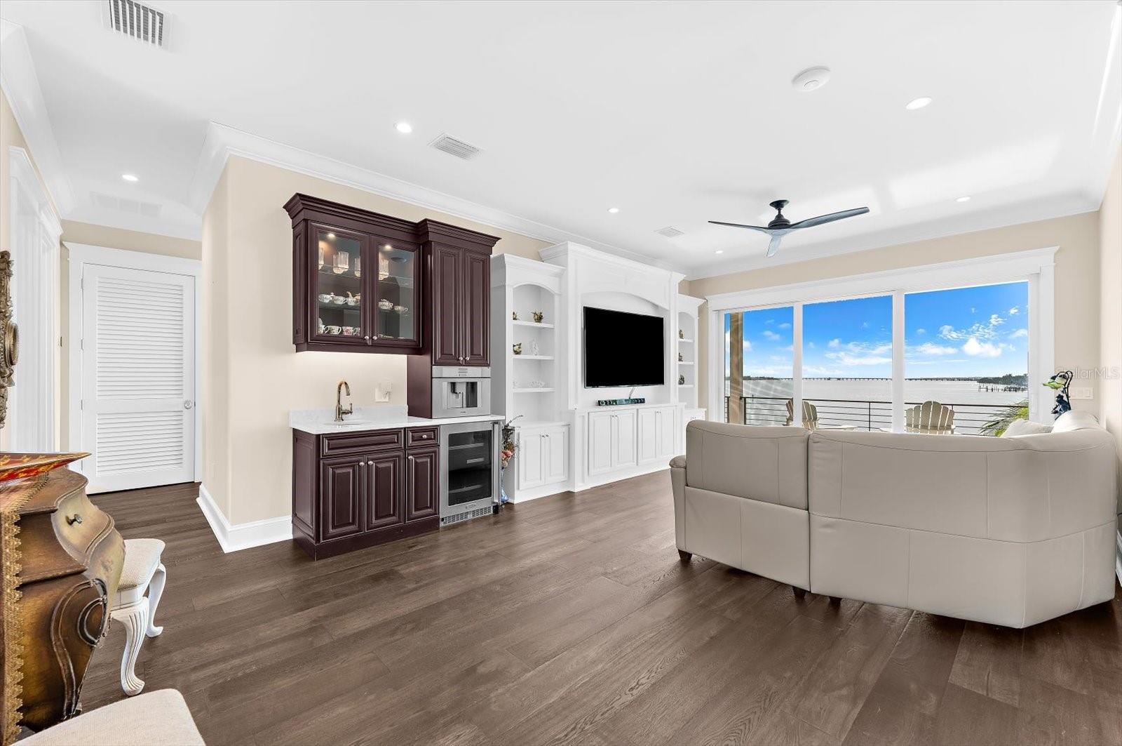 511 BAYVIEW DR — photo 42