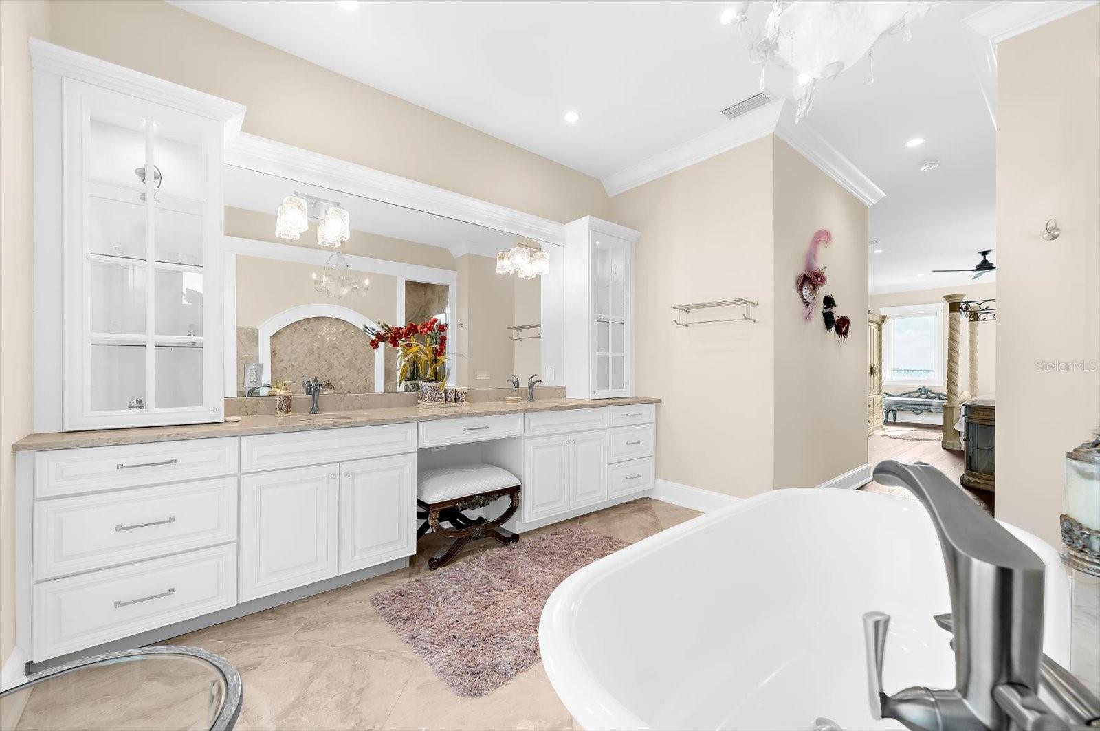 511 BAYVIEW DR — photo 62
