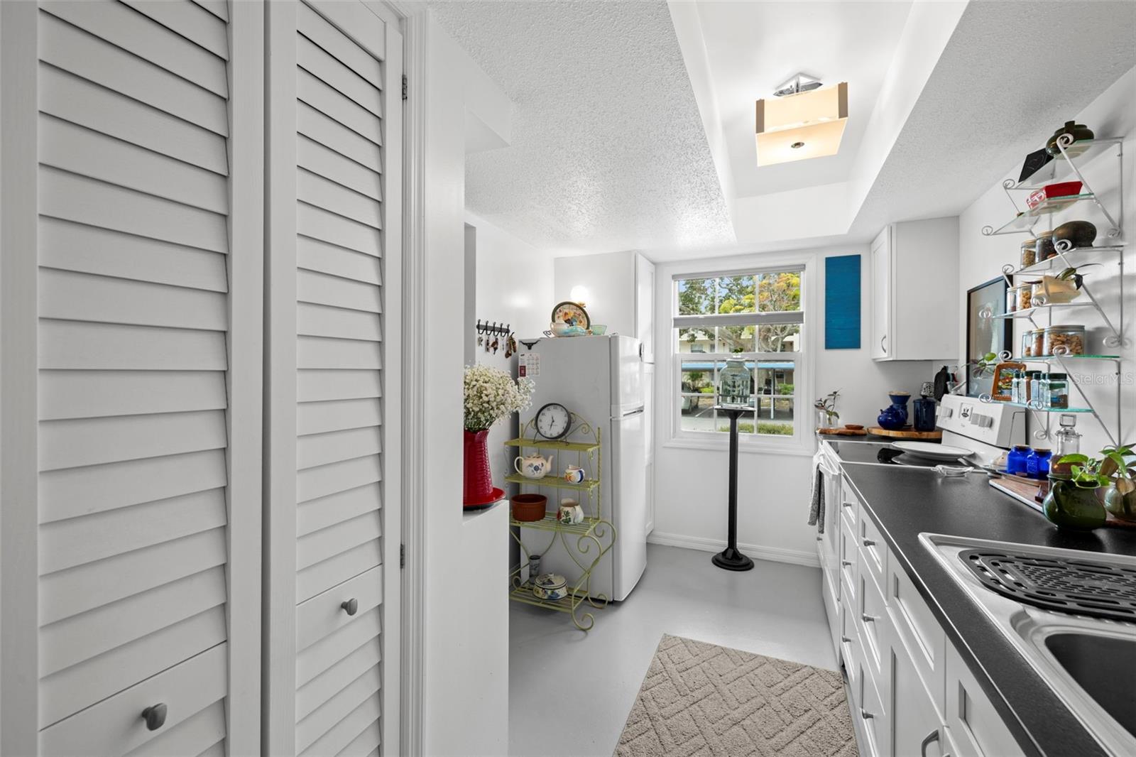 300 CLYDE LN #106 — photo 5