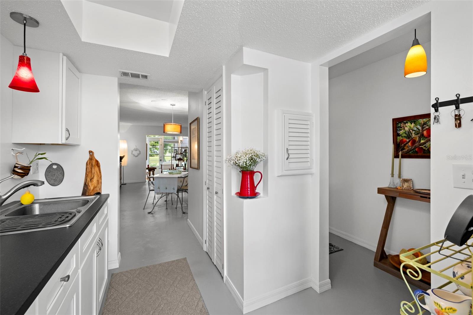 300 CLYDE LN #106 — photo 9