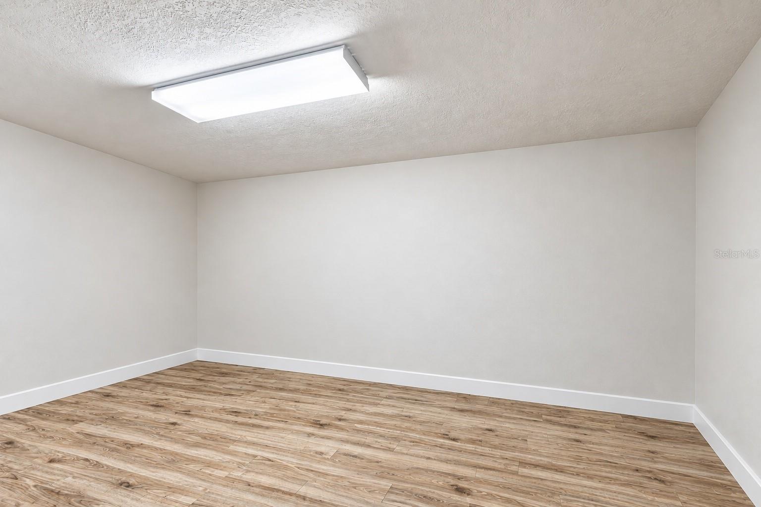 109 E ROBERTSON ST — photo 5