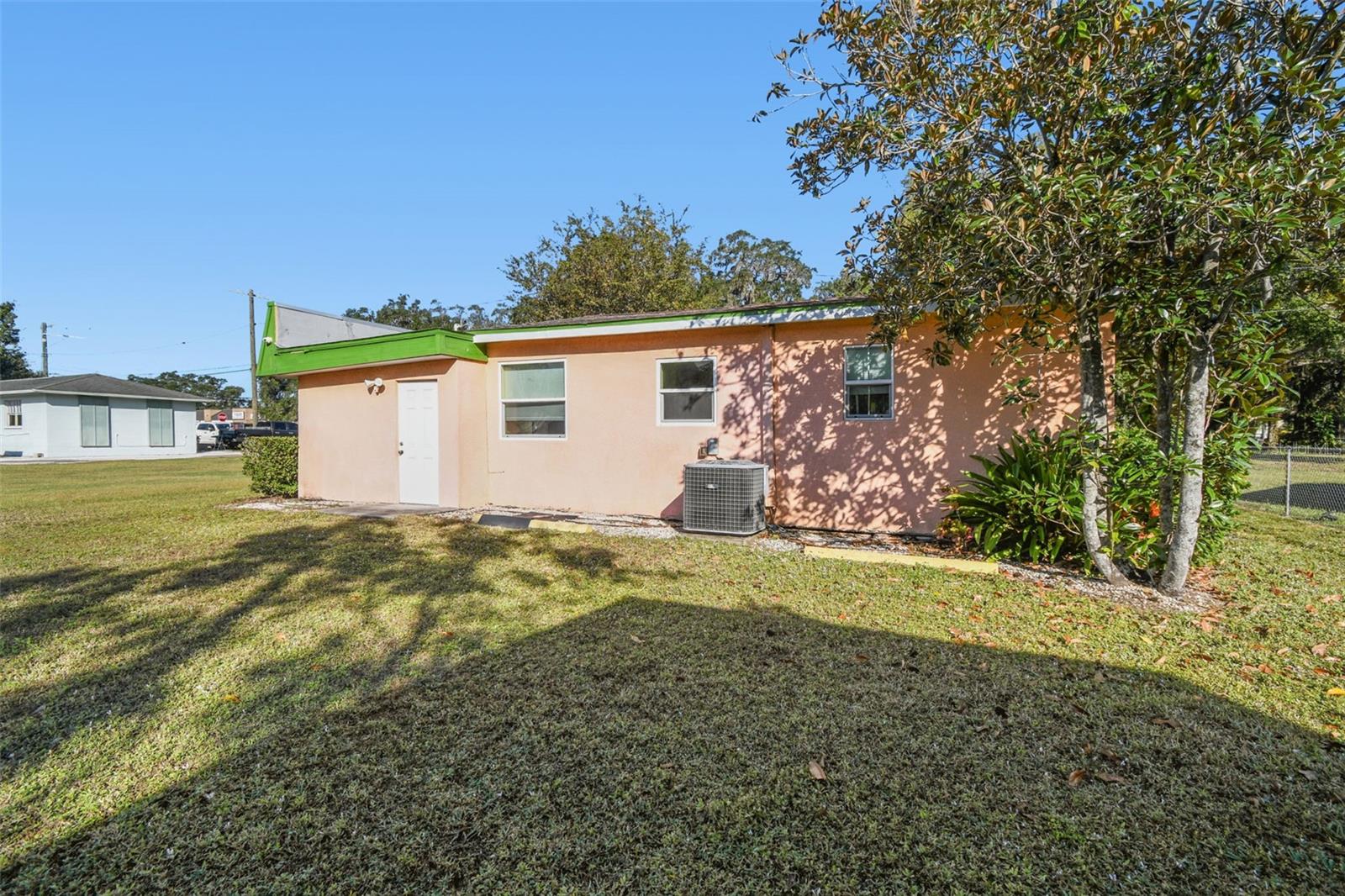 109 E ROBERTSON ST — photo 13
