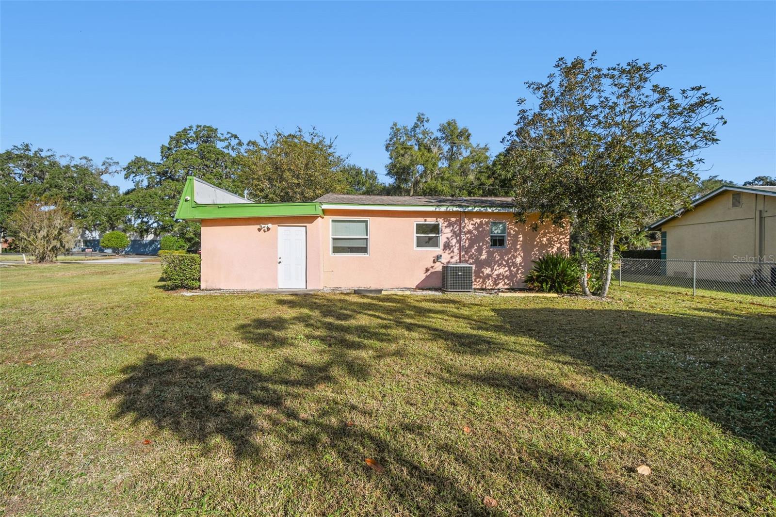 109 E ROBERTSON ST — photo 14