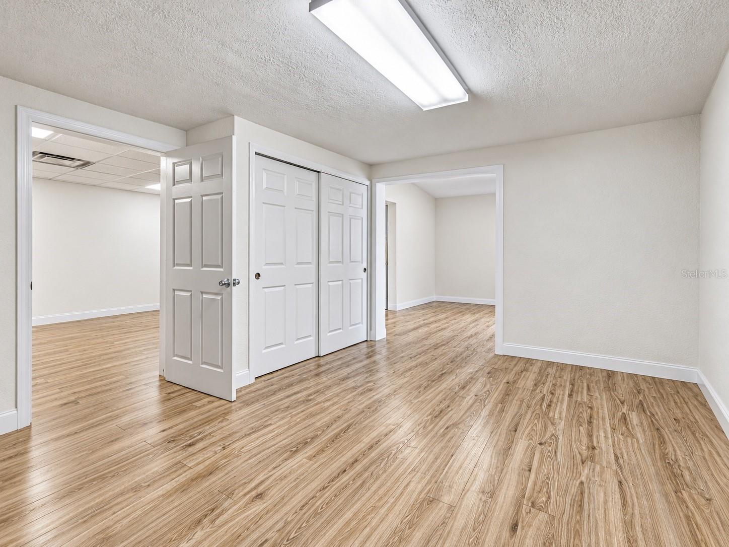109 E ROBERTSON ST — photo 3