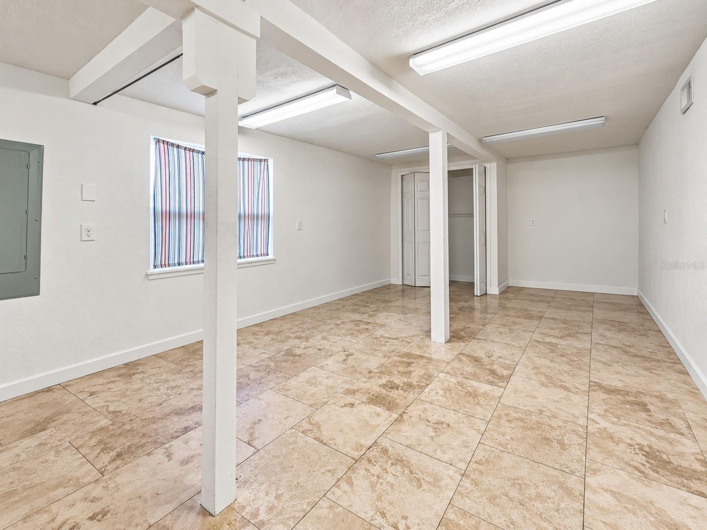 109 E ROBERTSON ST — photo 11