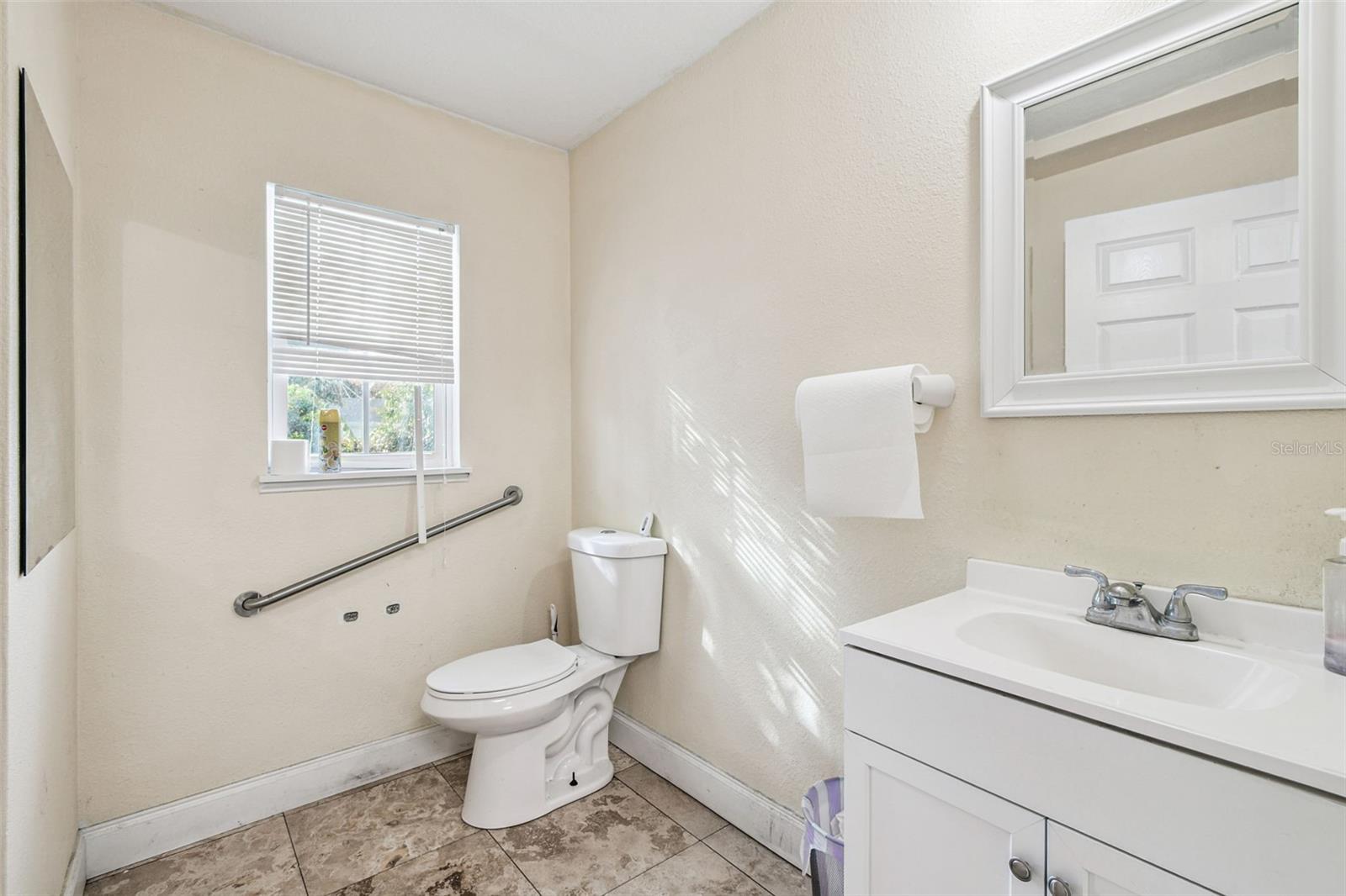 109 E ROBERTSON ST — photo 8