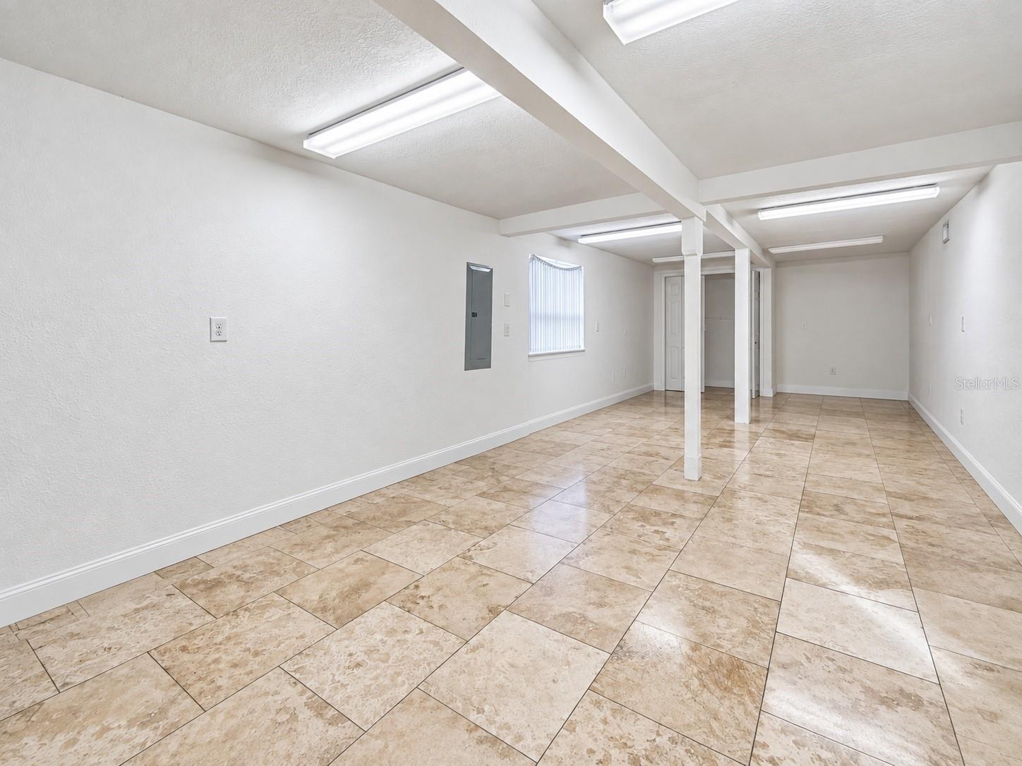109 E ROBERTSON ST — photo 9