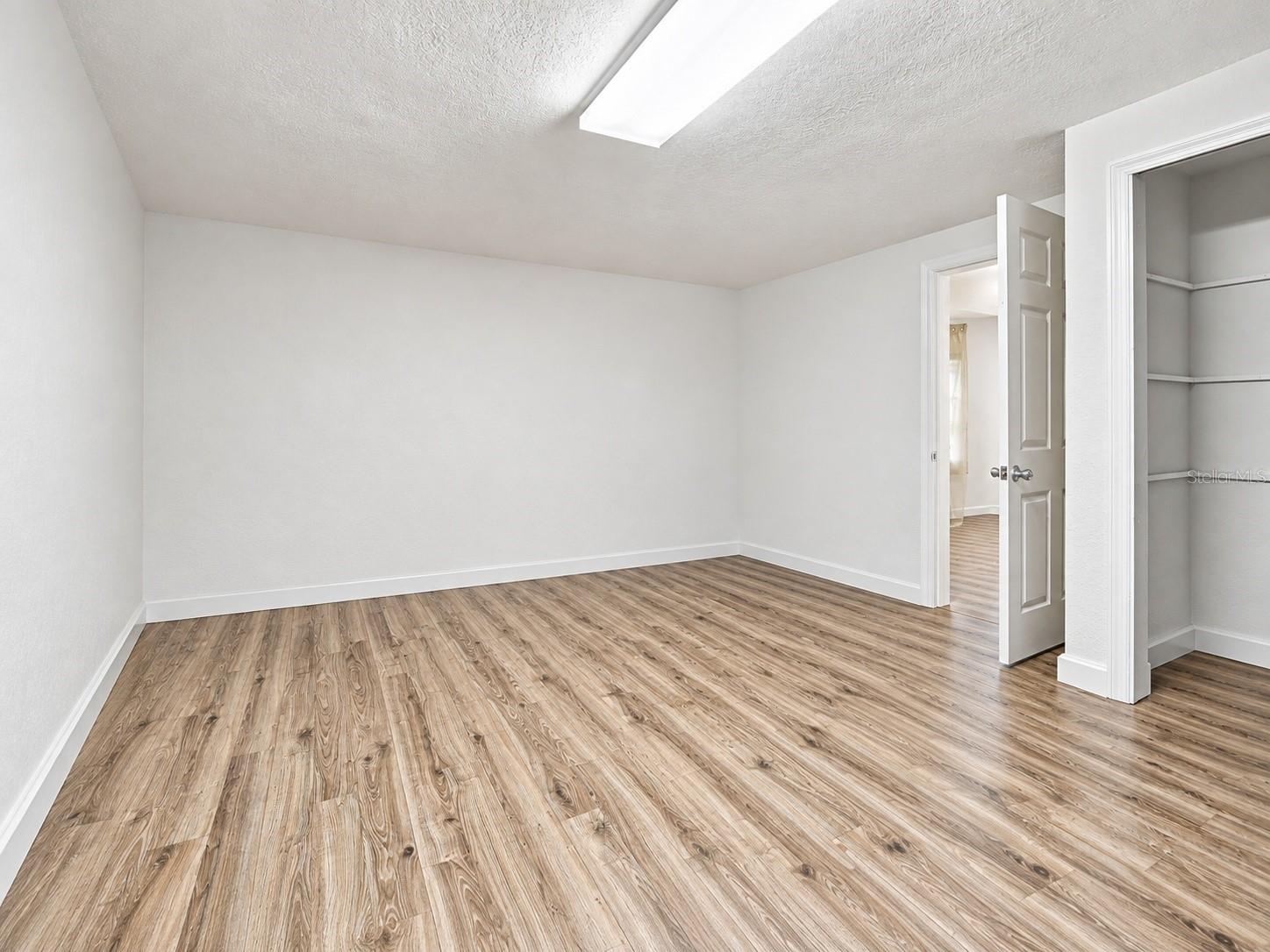 109 E ROBERTSON ST — photo 4