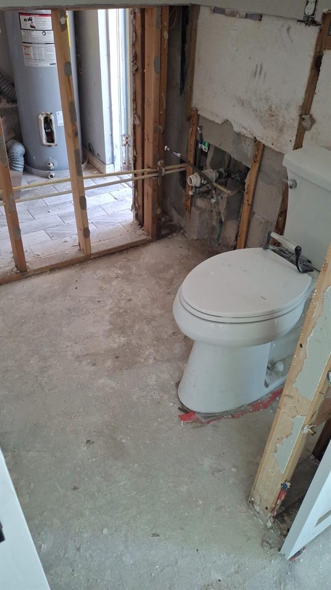 705 SHORE DR E — photo 3