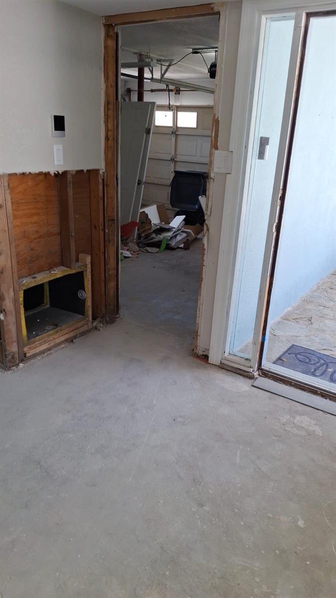 705 SHORE DR E — photo 5
