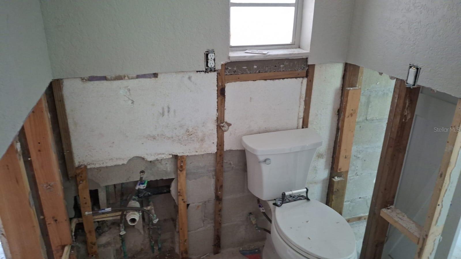 705 SHORE DR E — photo 4