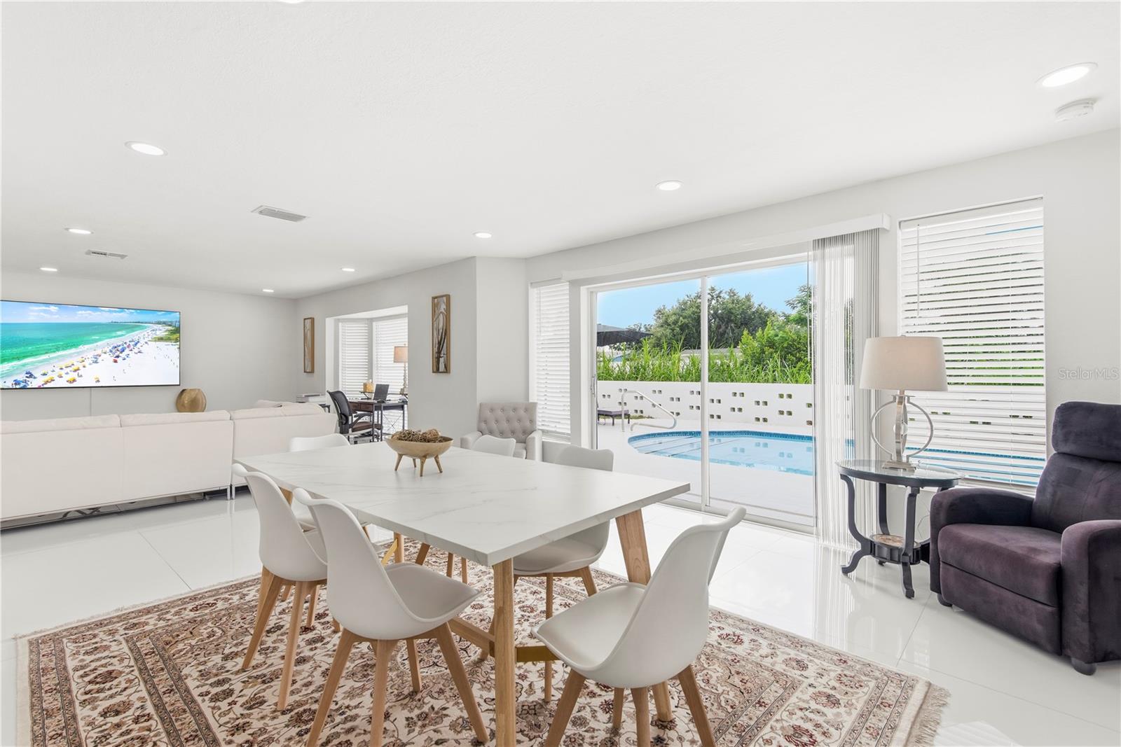 3364 ESPANOLA DR — photo 18