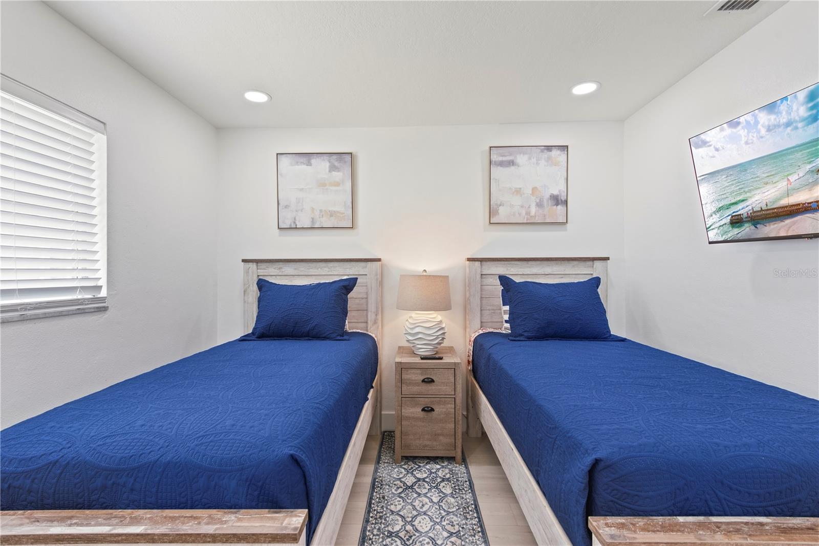 3364 ESPANOLA DR — photo 38