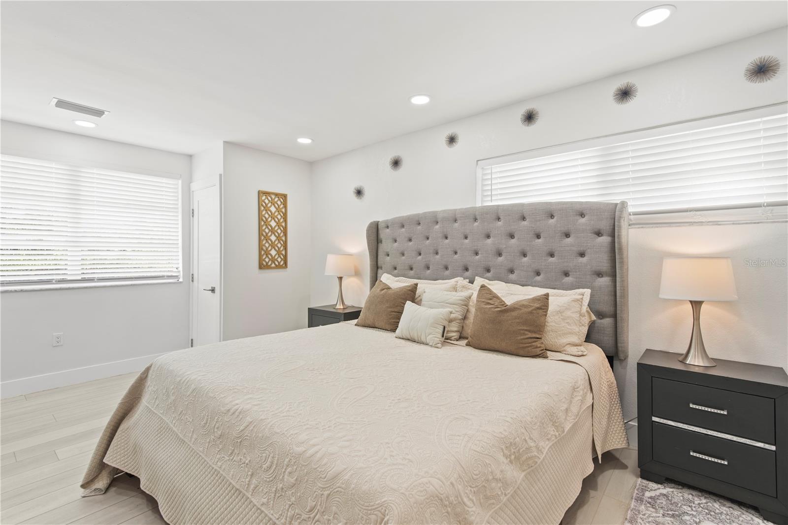 3364 ESPANOLA DR — photo 42