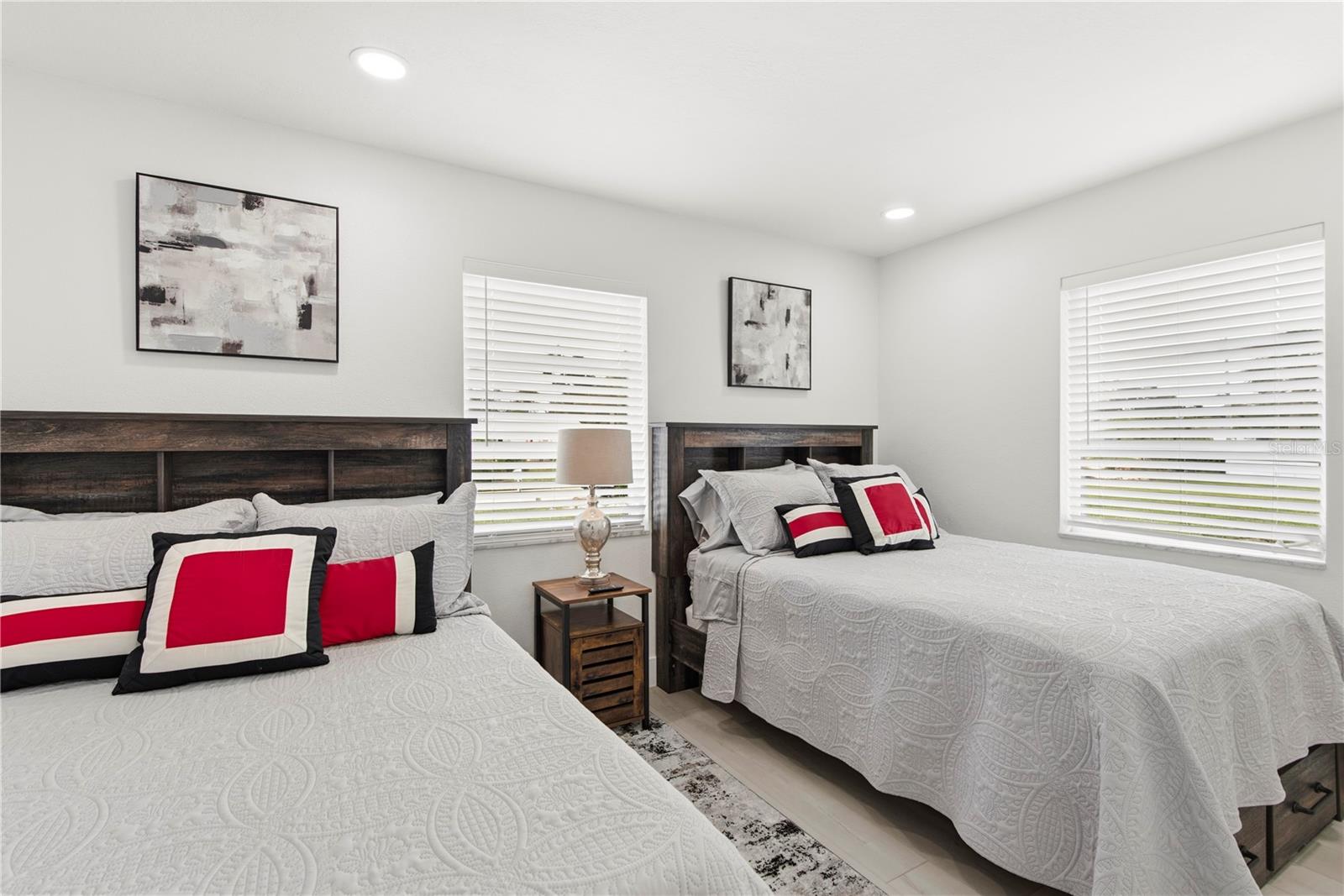 3364 ESPANOLA DR — photo 31
