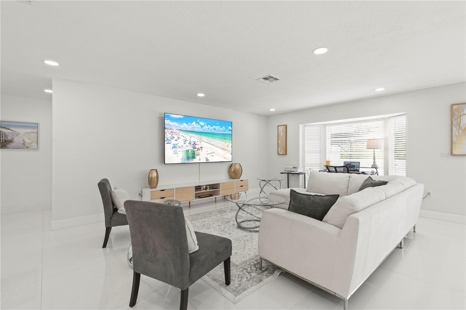 3364 ESPANOLA DR — photo 8