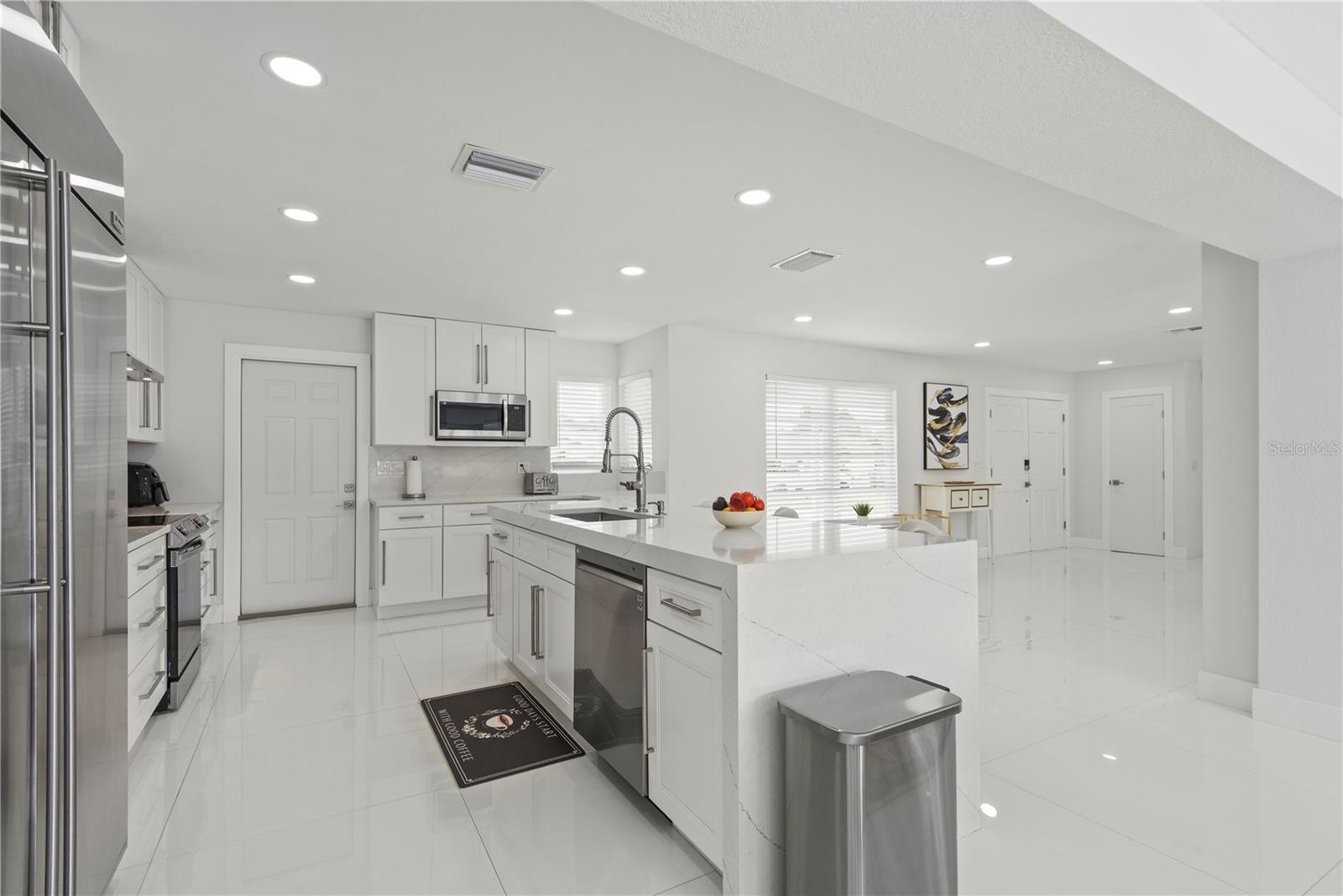 3364 ESPANOLA DR — photo 20