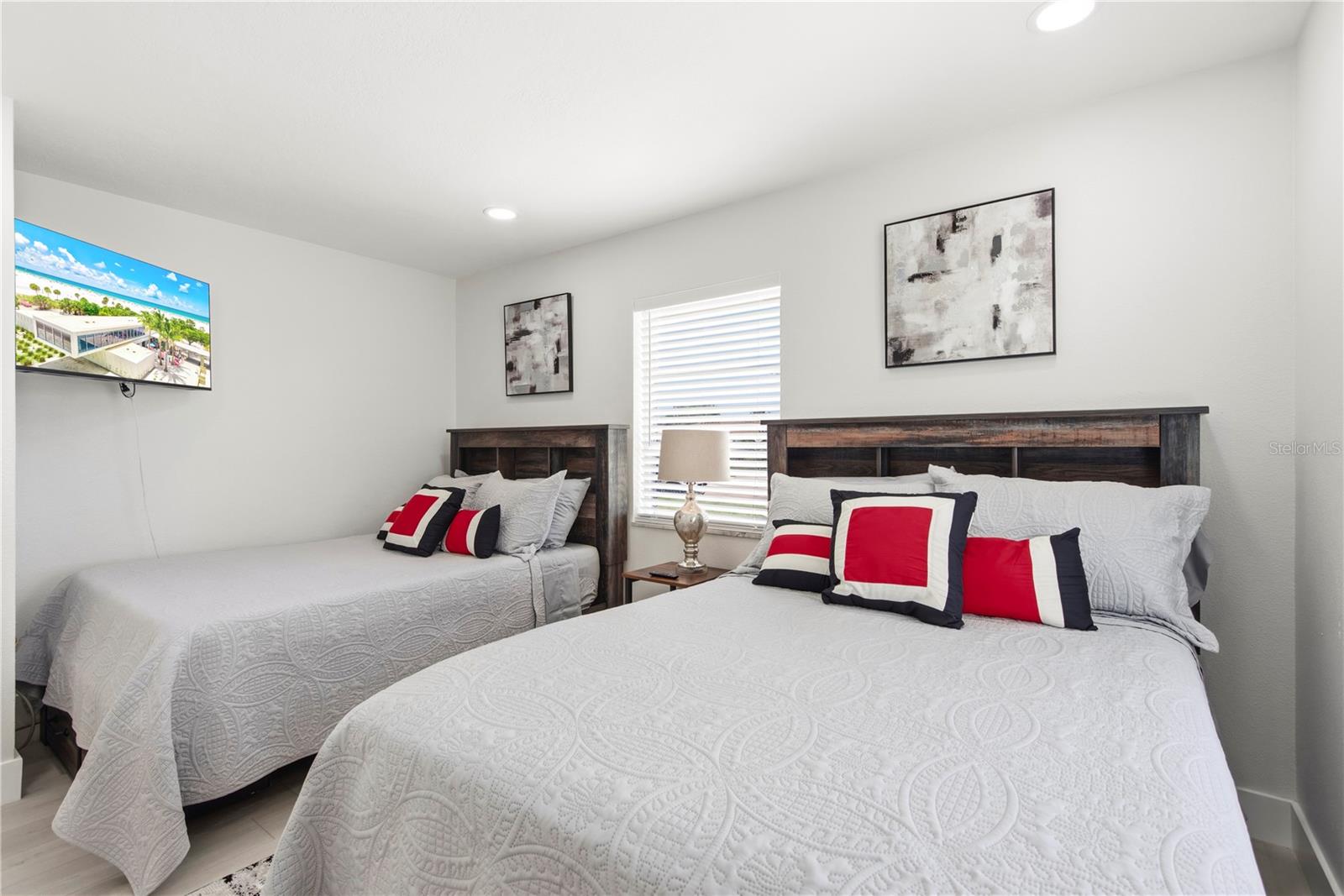3364 ESPANOLA DR — photo 32