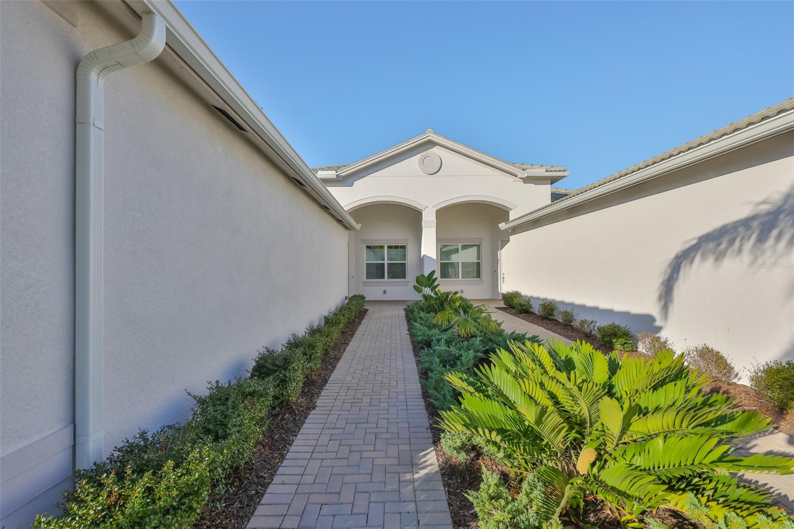 4906 AVILA LAKES DR — photo 3
