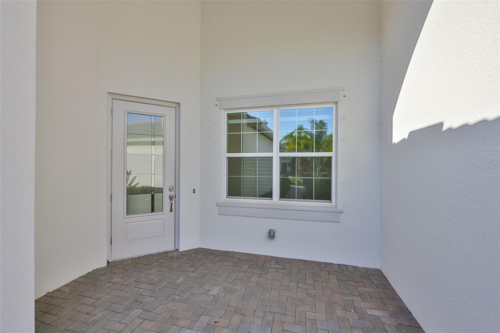 4906 AVILA LAKES DR — photo 4