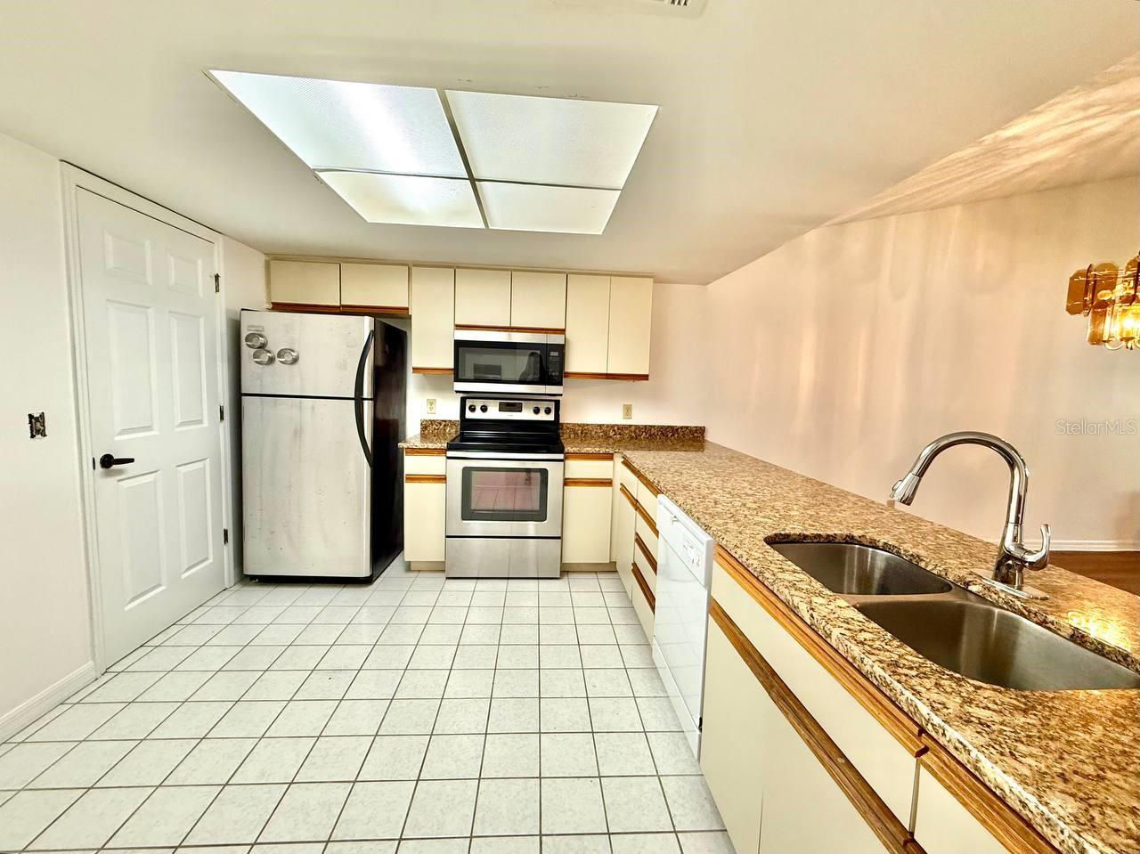 18308 AINTREE CT — photo 5