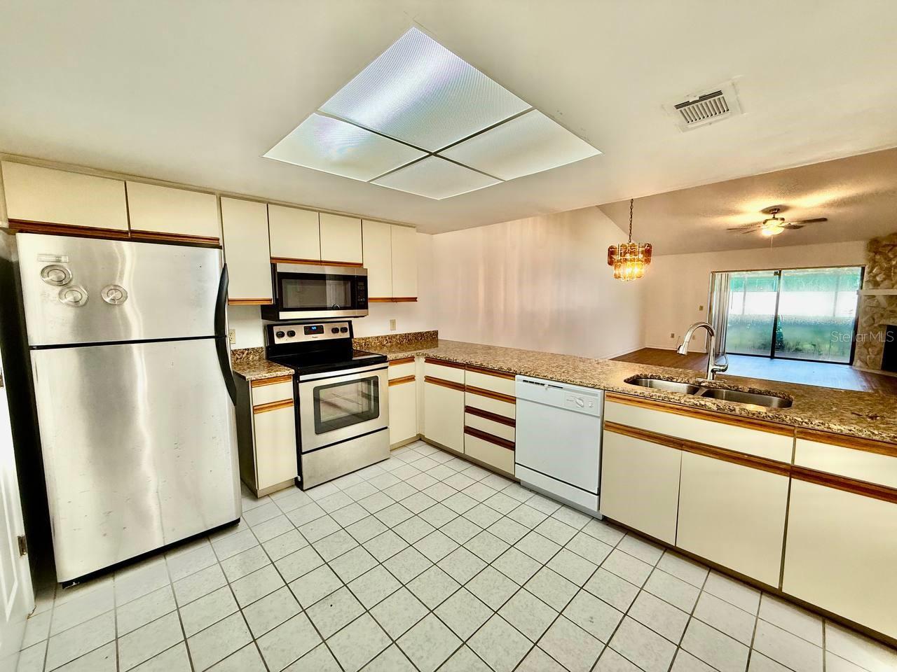 18308 AINTREE CT — photo 12