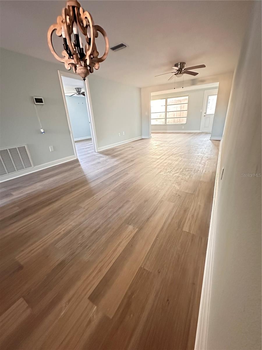 4407 SUMMERSUN DR — photo 11