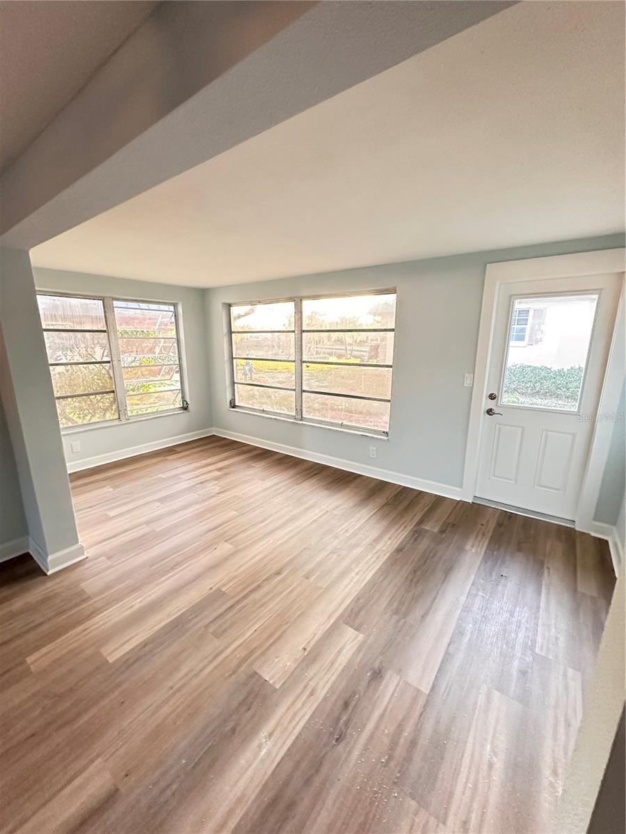 4407 SUMMERSUN DR — photo 24