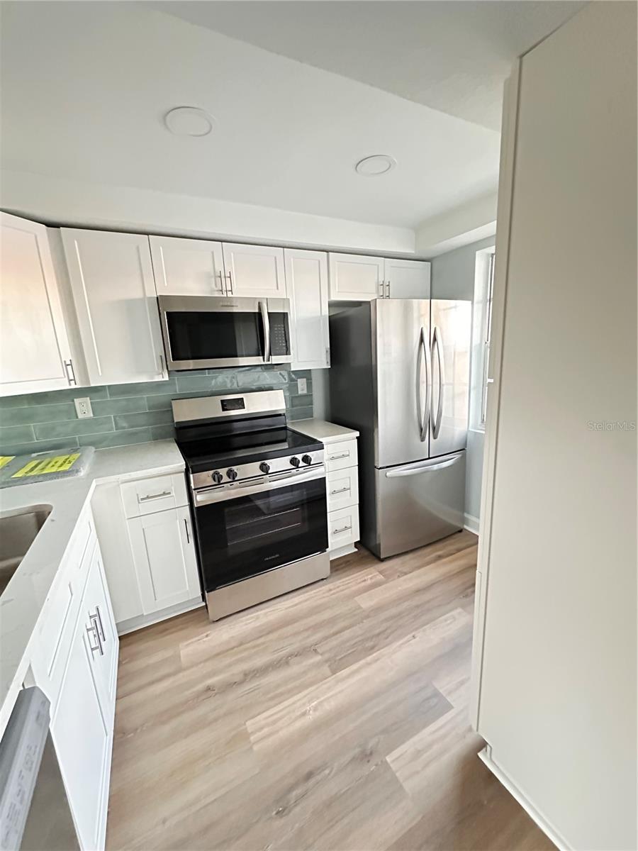 4407 SUMMERSUN DR — photo 5
