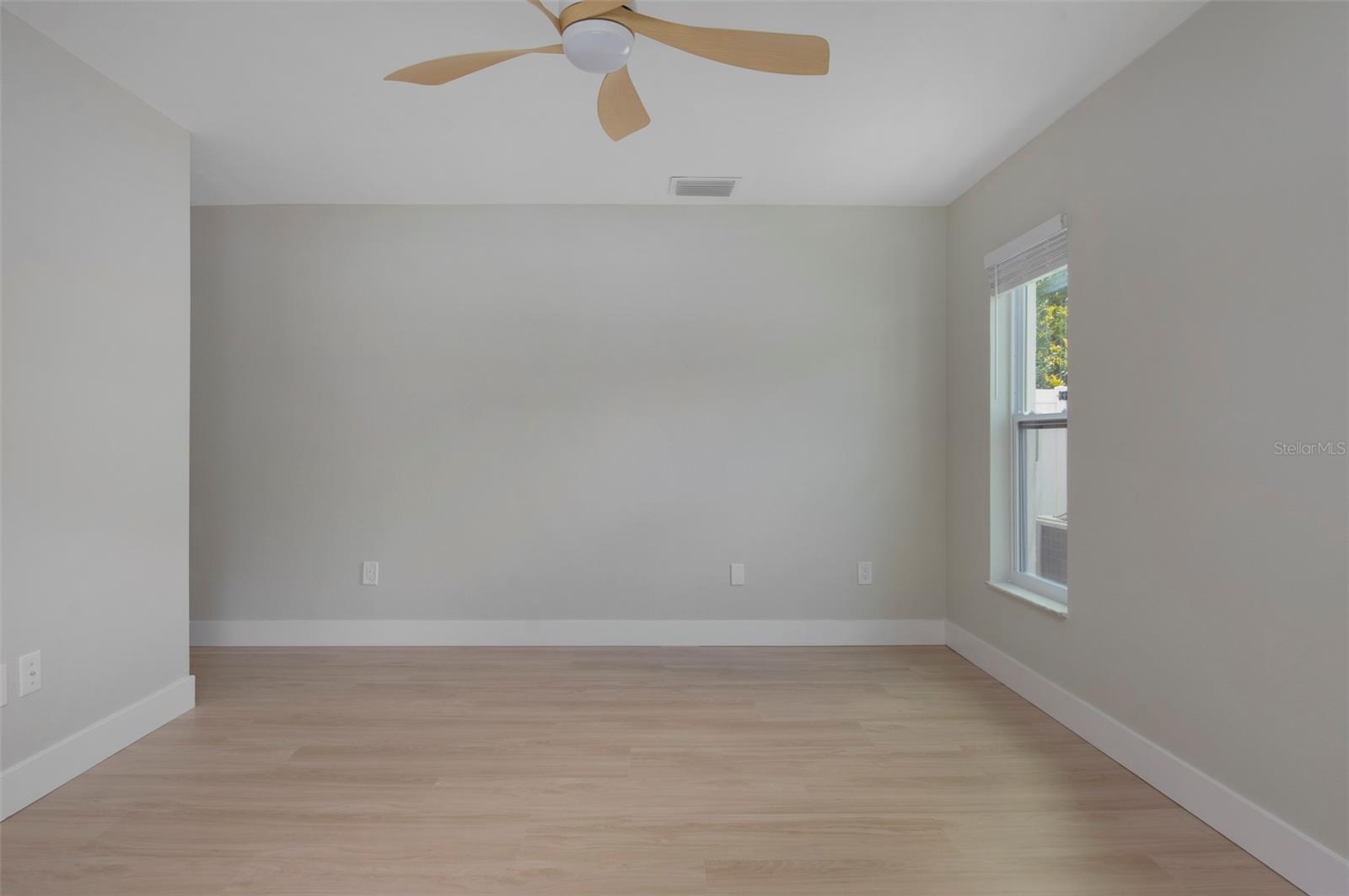 1689 MONTEREY DR — photo 24