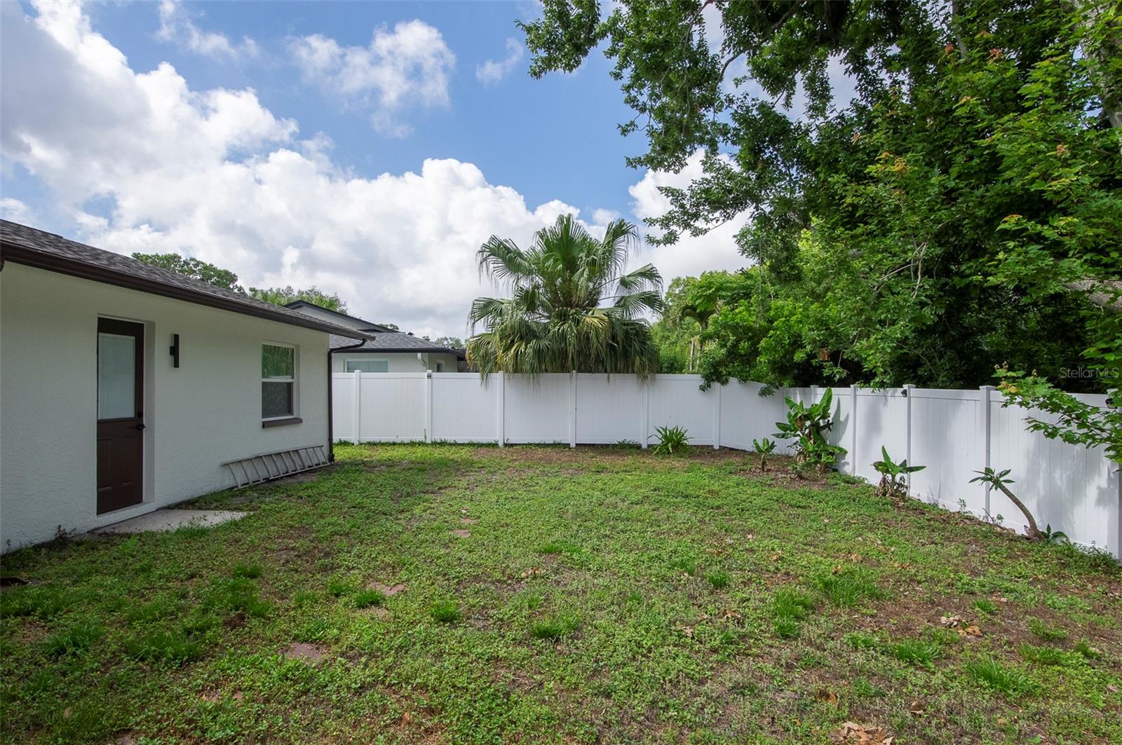 1689 MONTEREY DR — photo 36