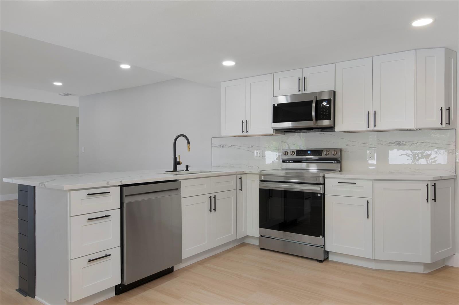 1689 MONTEREY DR — photo 17