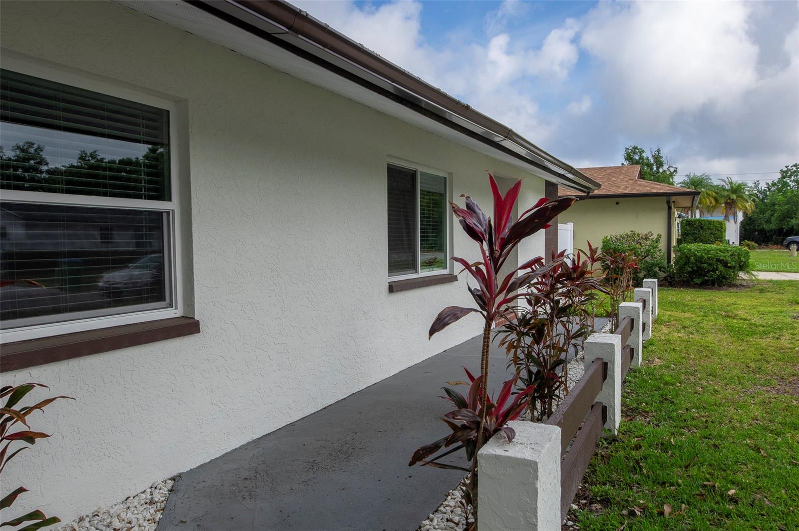 1689 MONTEREY DR — photo 5