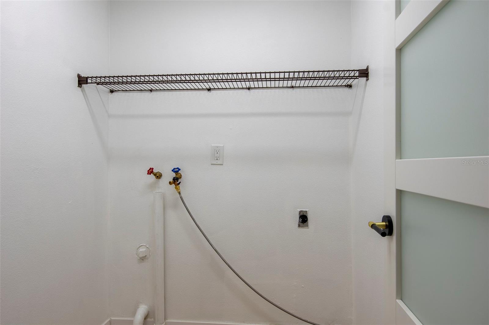 1689 MONTEREY DR — photo 35