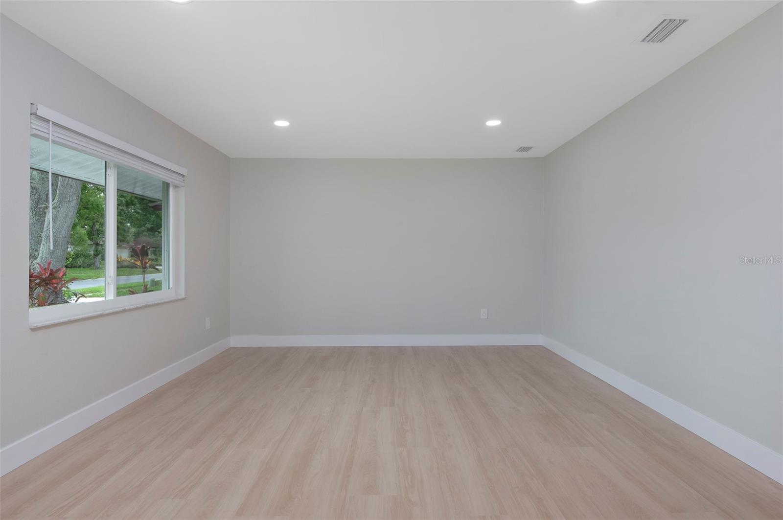 1689 MONTEREY DR — photo 7