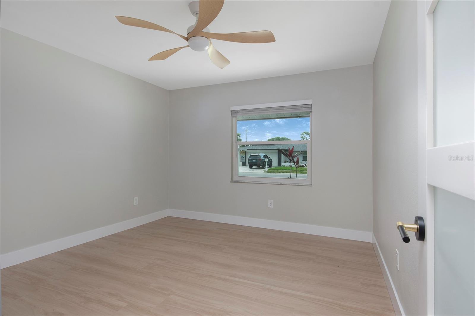 1689 MONTEREY DR — photo 33