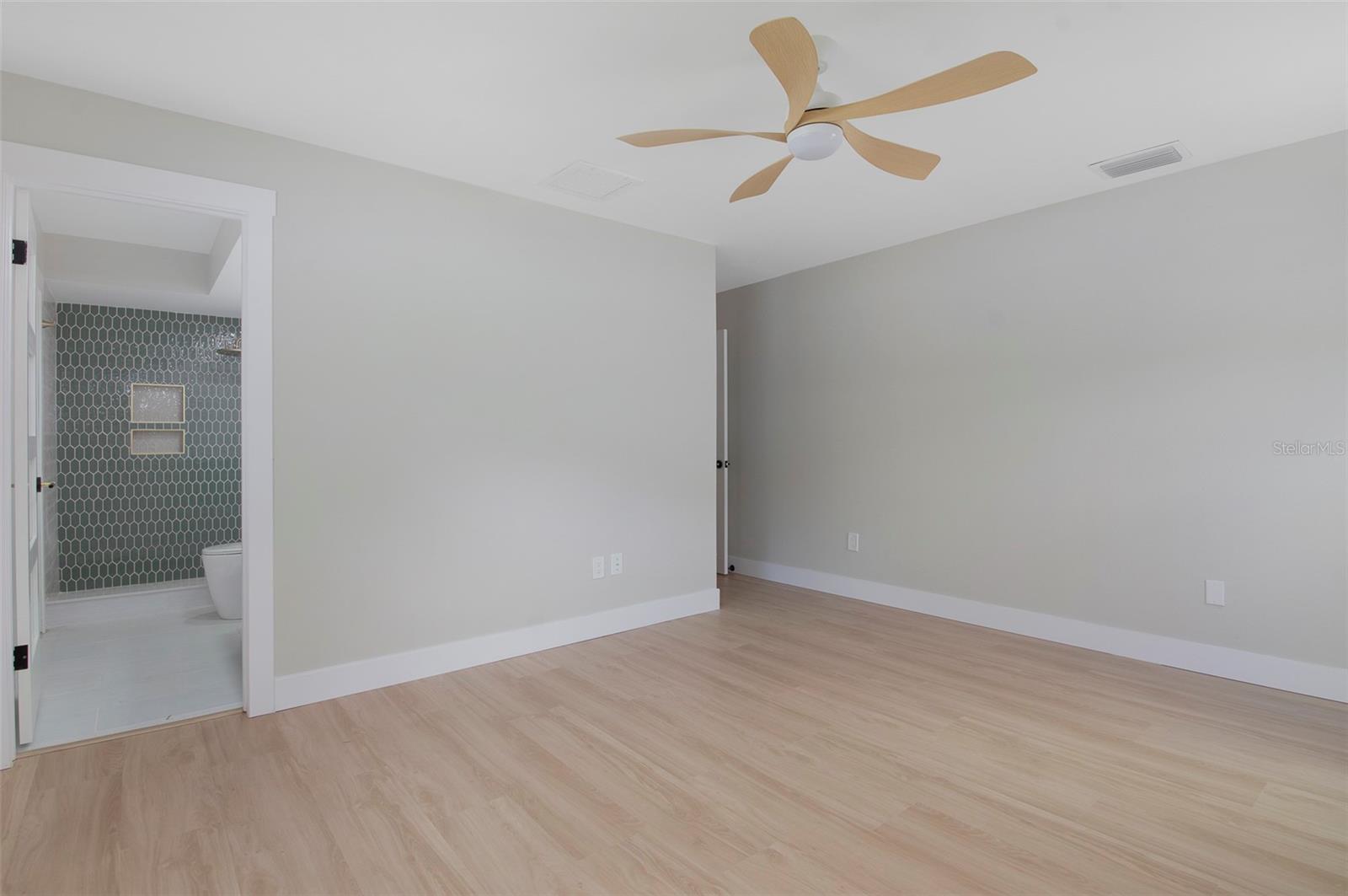 1689 MONTEREY DR — photo 23