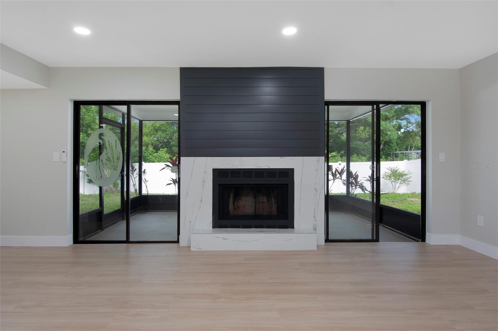 1689 MONTEREY DR — photo 12