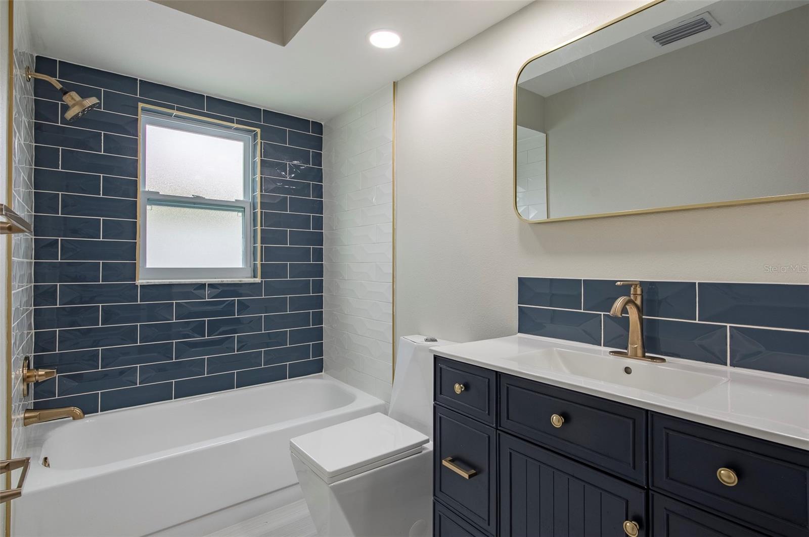 1689 MONTEREY DR — photo 31