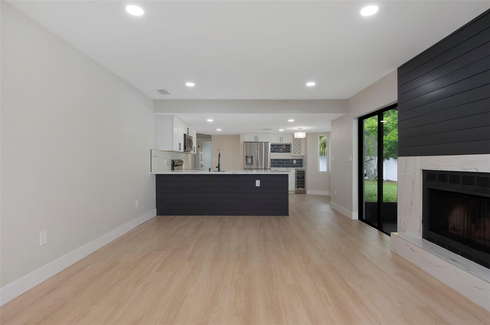 1689 MONTEREY DR — photo 11